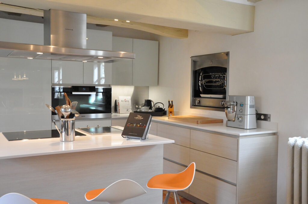 Collaboration avec Borella Art Design, cuisine parisienne authentique et moderne par Ludovic Avenel, ébéniste designer, concepteur de cuisines durables