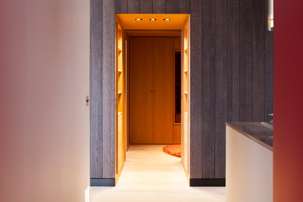 Cuisine sur mesure et cave à vin secrète pour le projet Boutarel Paris par Ludovic Avenel, Florence Robichon et David Desmoutis