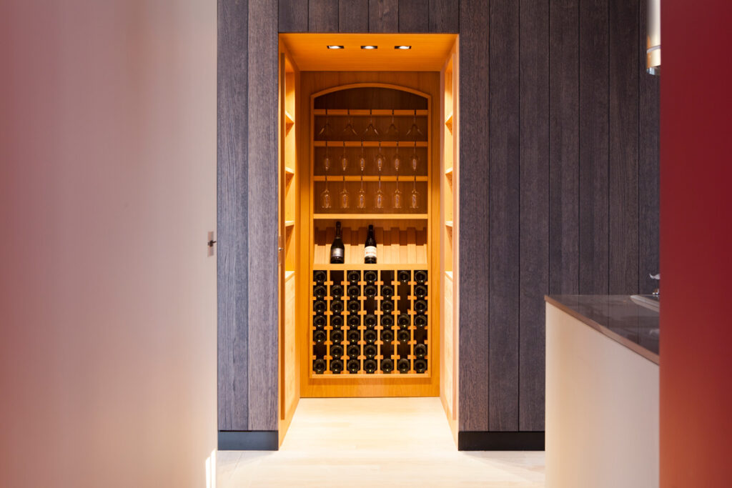 Cuisine sur mesure et cave à vin secrète pour le projet Boutarel Paris par Ludovic Avenel, Florence Robichon et David Desmoutis